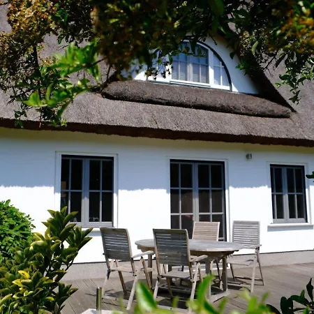 Strandgut-reethus Holiday home Glowe